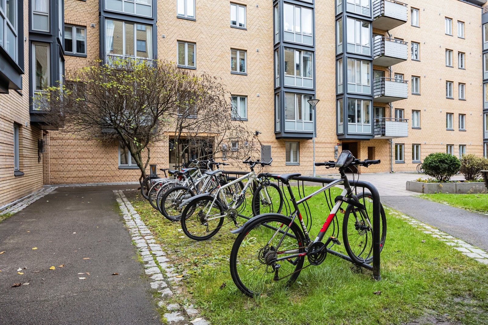 Sykkelparkering i indre gård. Galleribilde