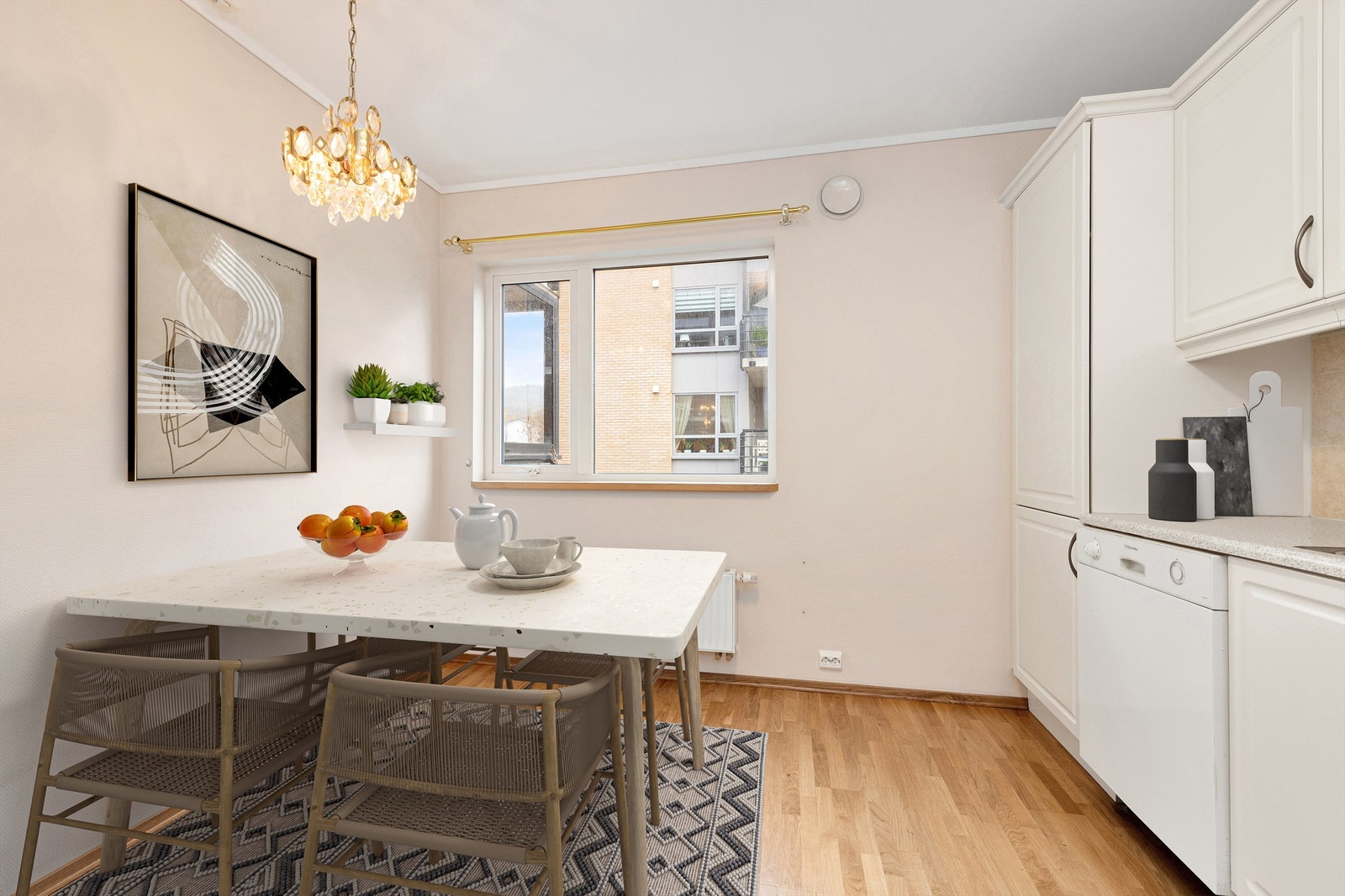 Det er god plass til spisebord på kjøkkenet - bildet er digitalt stylet Galleribilde