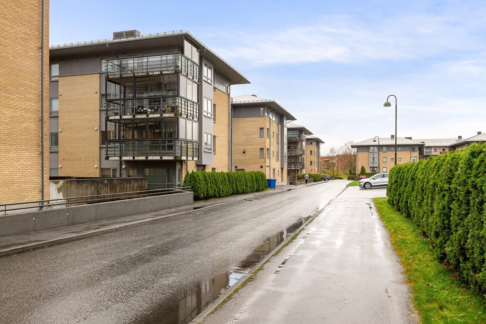 Adkomstvei inn i sameiet - leiligheten ligger i 2. etasje i blokk nr. 2 på venstre hånd Galleribilde