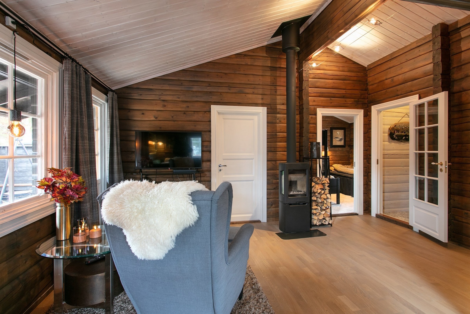 Det er adkomst til soverommene fra stuen Galleribilde