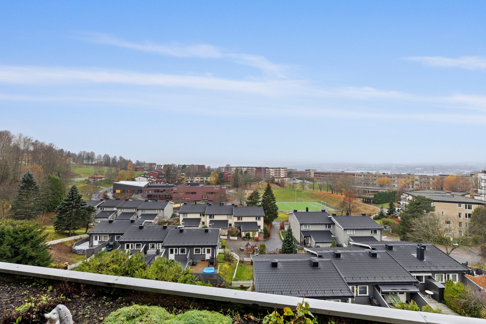 Balkongen har flott utsikt over hele Groruddalen og så langt som til Holmenkollen og store deler av Oslo Galleribilde