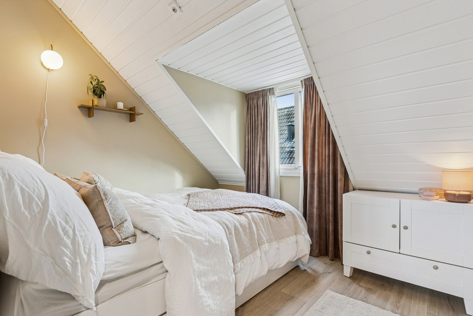 Et koselig soverom på 6 kvm med mulighet for smart oppbevaring. Galleribilde