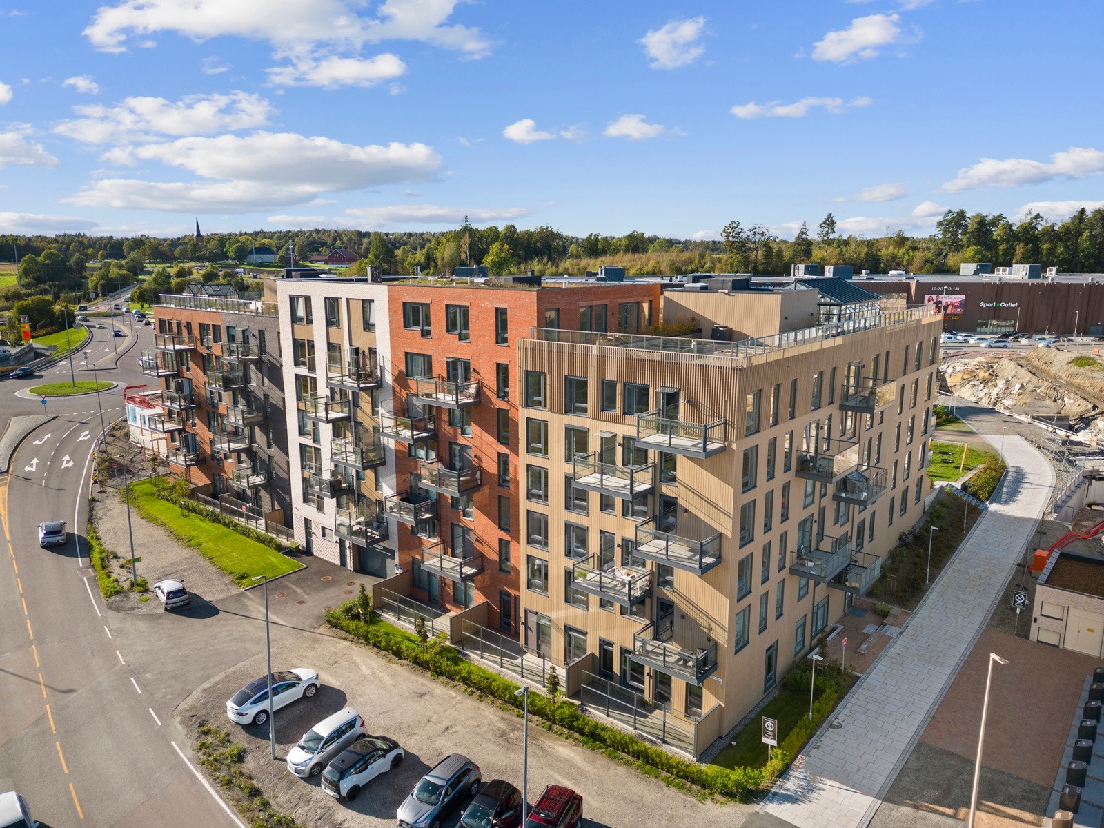 Her har du nærhet til Alti Storsenter, Vestby togstasjon, E6, treningssenter, skoler i alle trinn og barnehager. Galleribilde