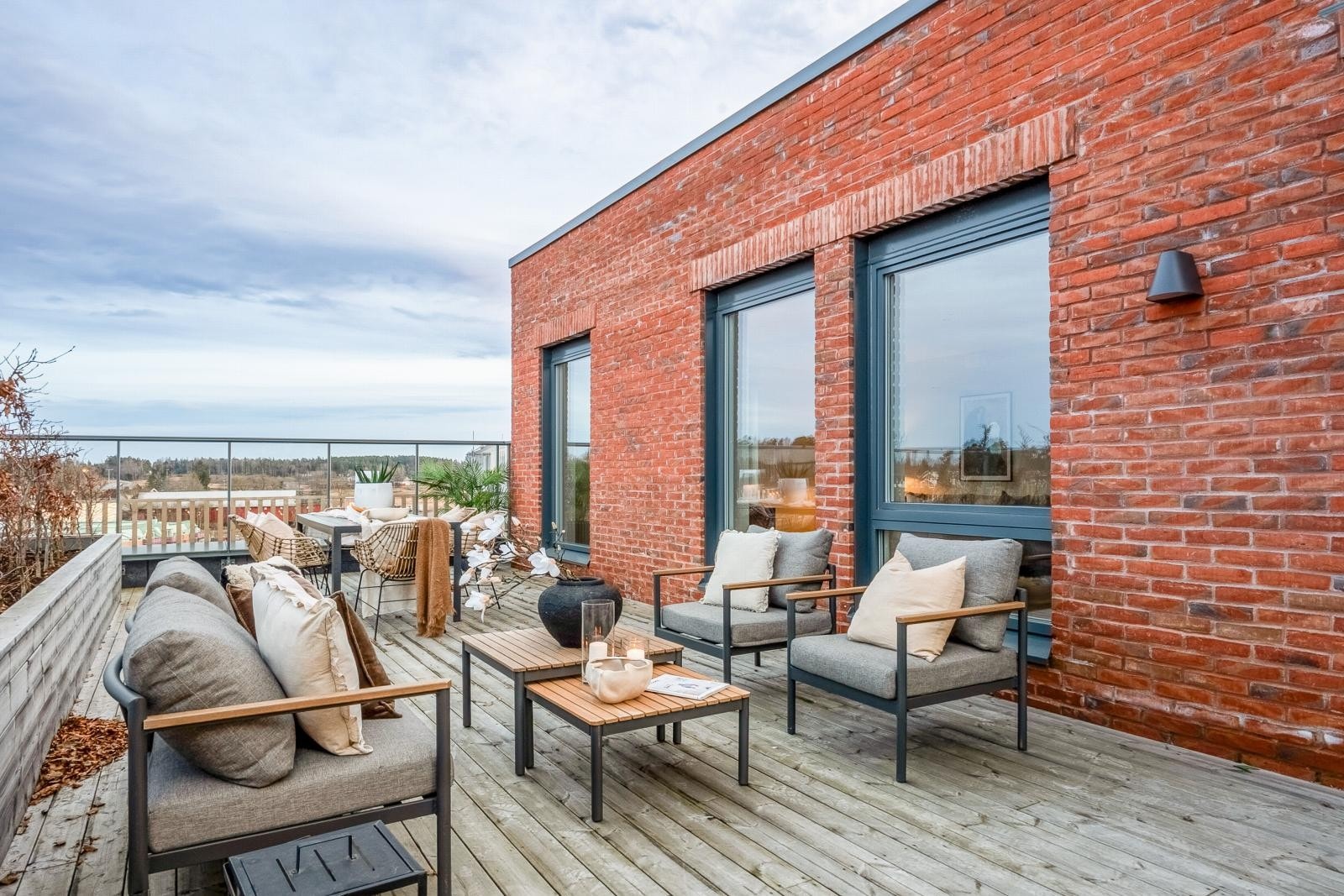 Boligen har blant annet takterrasse på 57 kvm, 3 soverom og 2 bad. Galleribilde