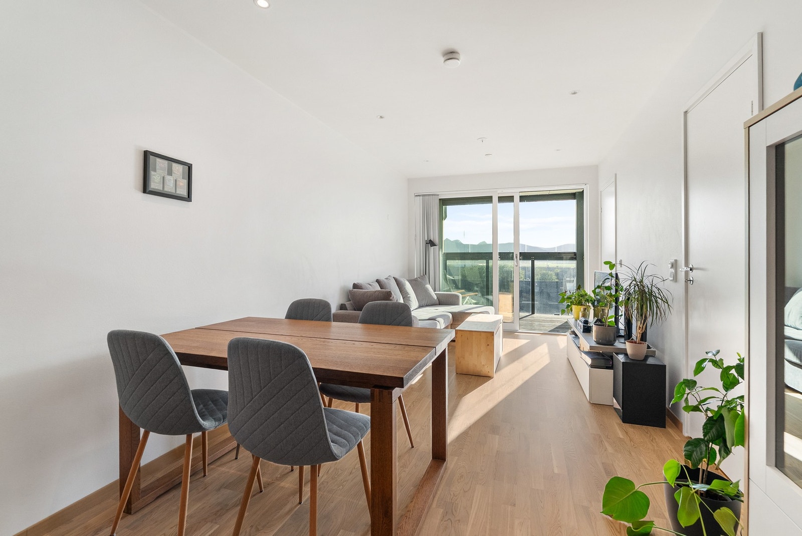 Her er det plass for spisebord, sofamøblement og annet etter ønske. Galleribilde