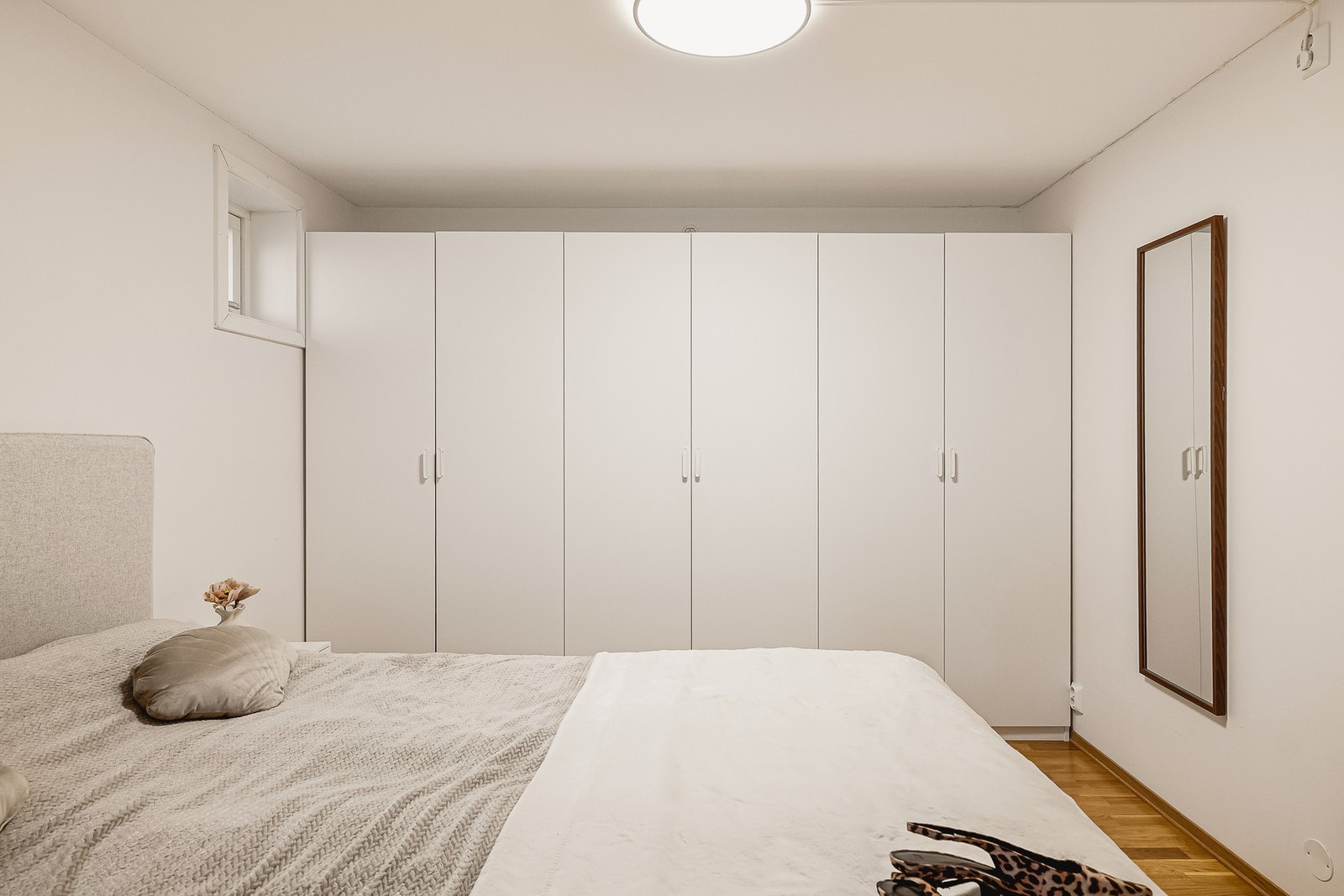 Soverommet har også plass til stor garderobe. Galleribilde