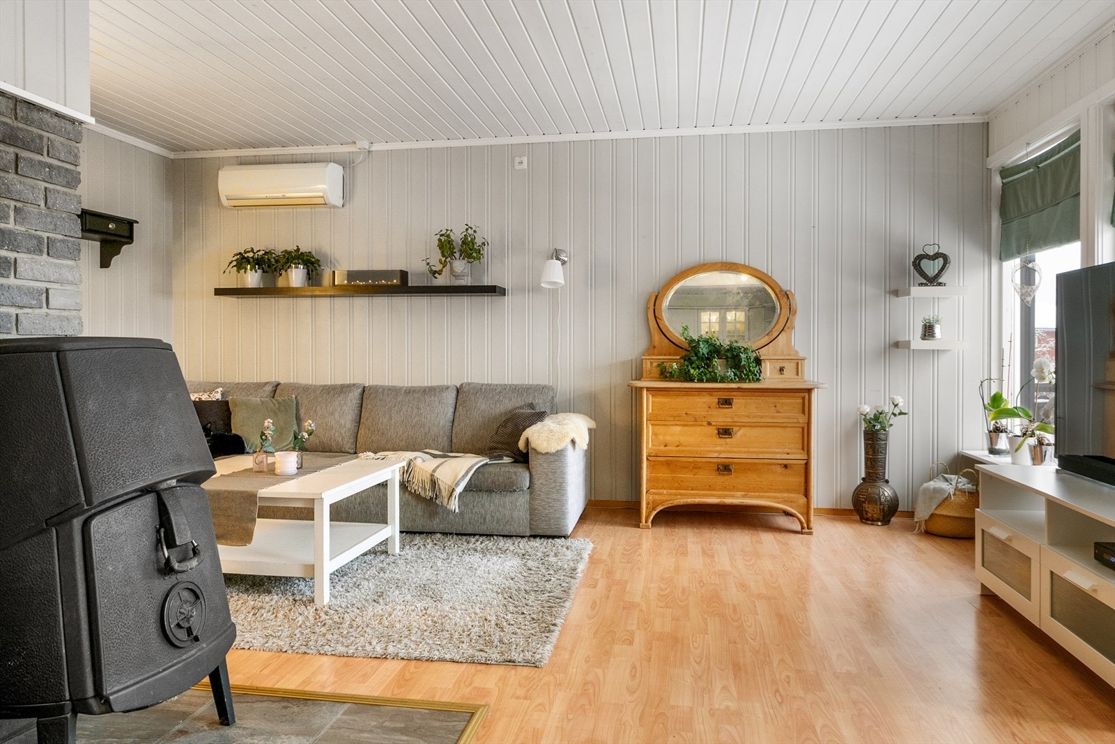 Stuen har god plass til sofagruppe. Galleribilde