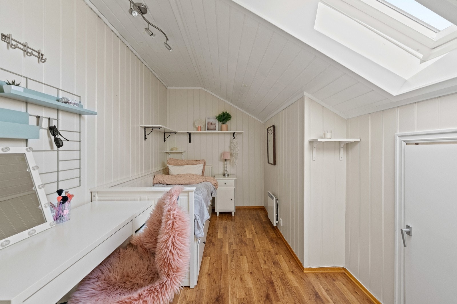 Med ekstra lagringsplass i knevegger Galleribilde