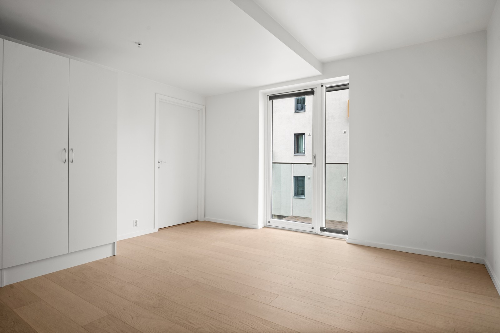 Soverommet har garderobeskap Galleribilde