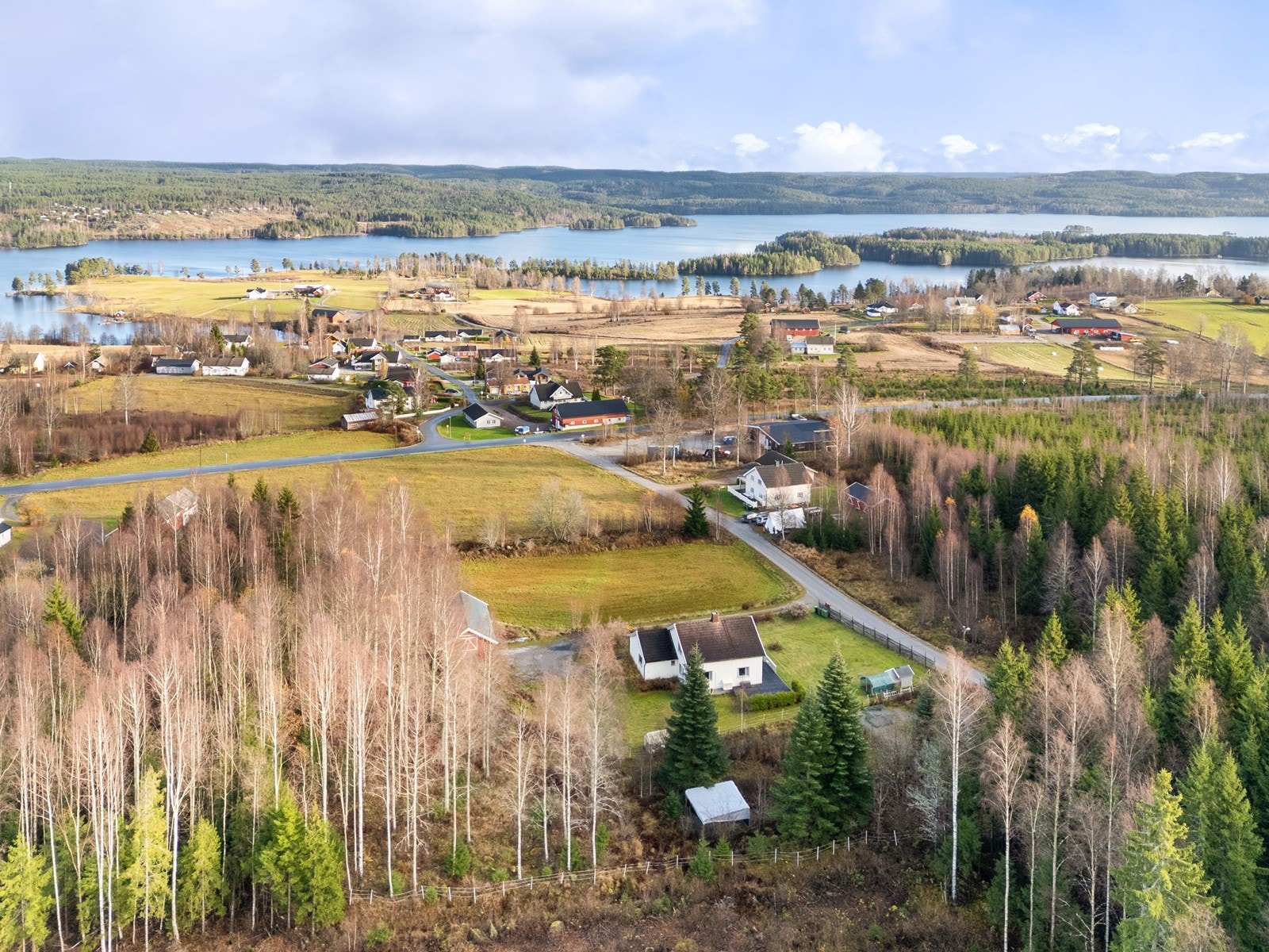 Rømskog er et sted med gode muligheter for et aktivt friluftsliv. Det er flere bade- og fiskevann i nærområdet, samt fine rekreasjonsmuligheter i nærliggende skog og mark. Galleribilde