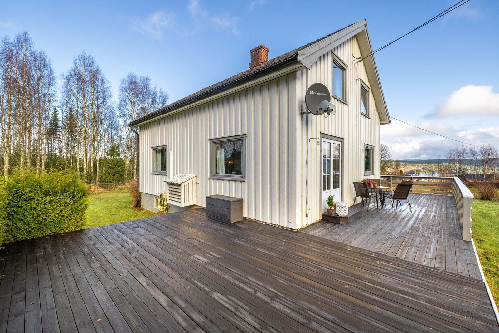 Her kan du nyte lange sommerdager, måltider i det fri og den vakre utsikten mot det landlige landskapet. Galleribilde