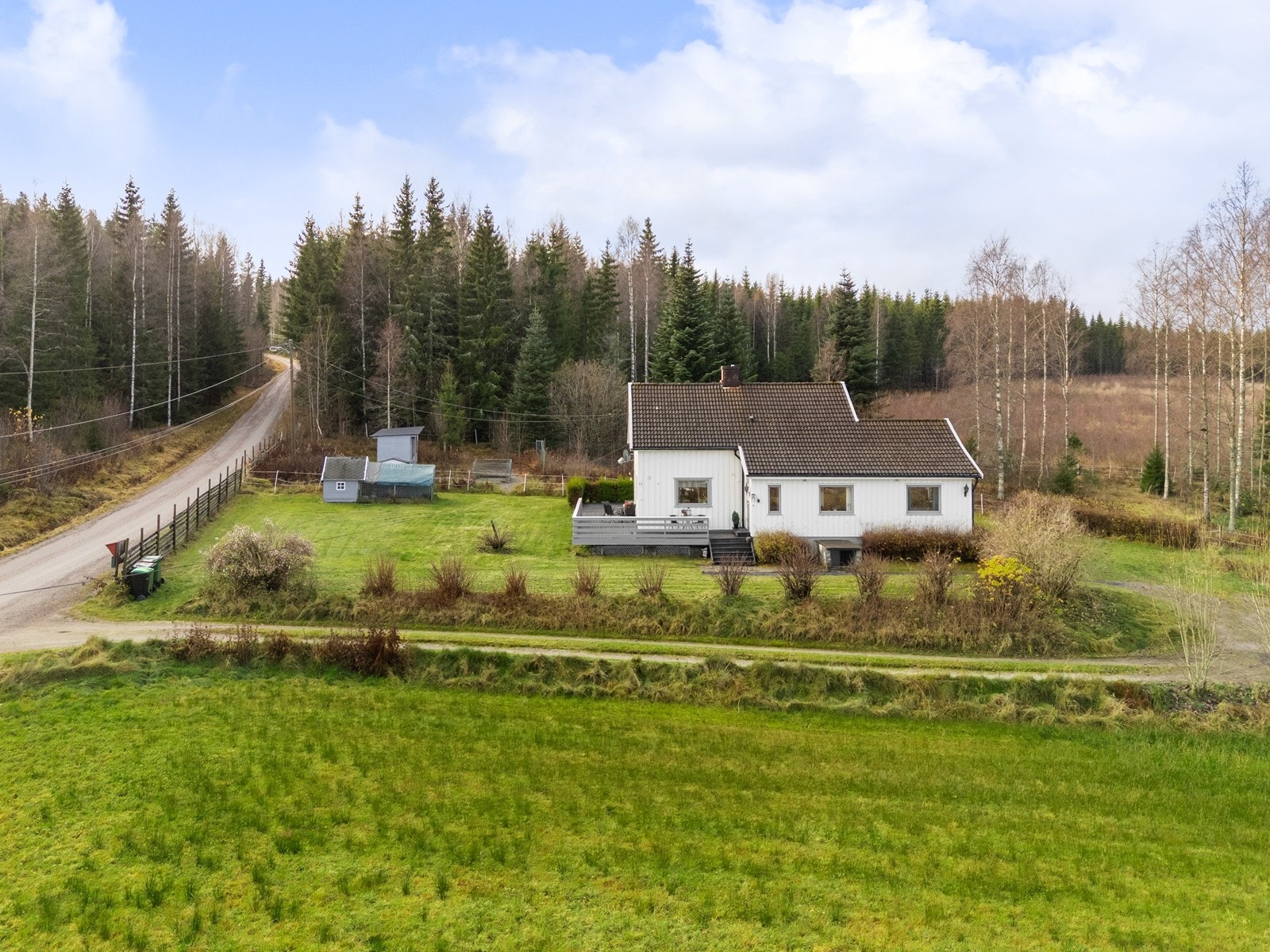 Her er det rikelig med plass for både store og små til å nyte livet på landet. Galleribilde