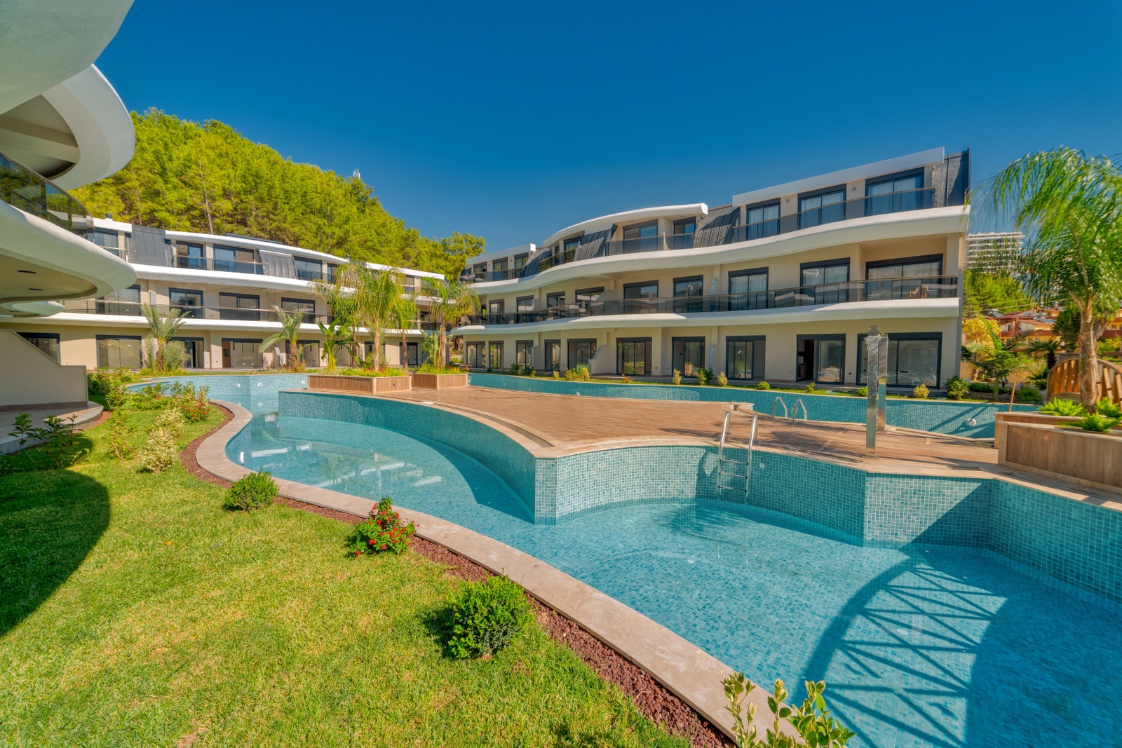 Views towards D block from garden Galleribilde