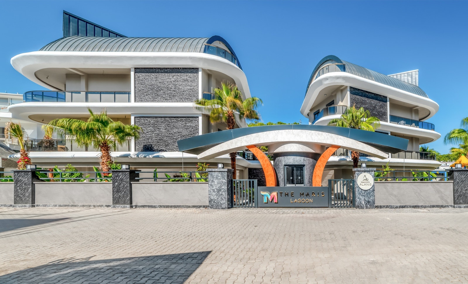 Main entrance of the project with 7/24 security and cameras Galleribilde