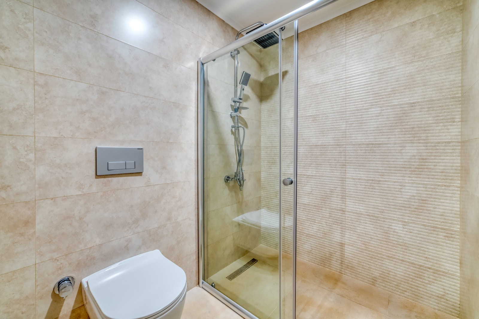 2nd bathroom with shower cabinet Galleribilde