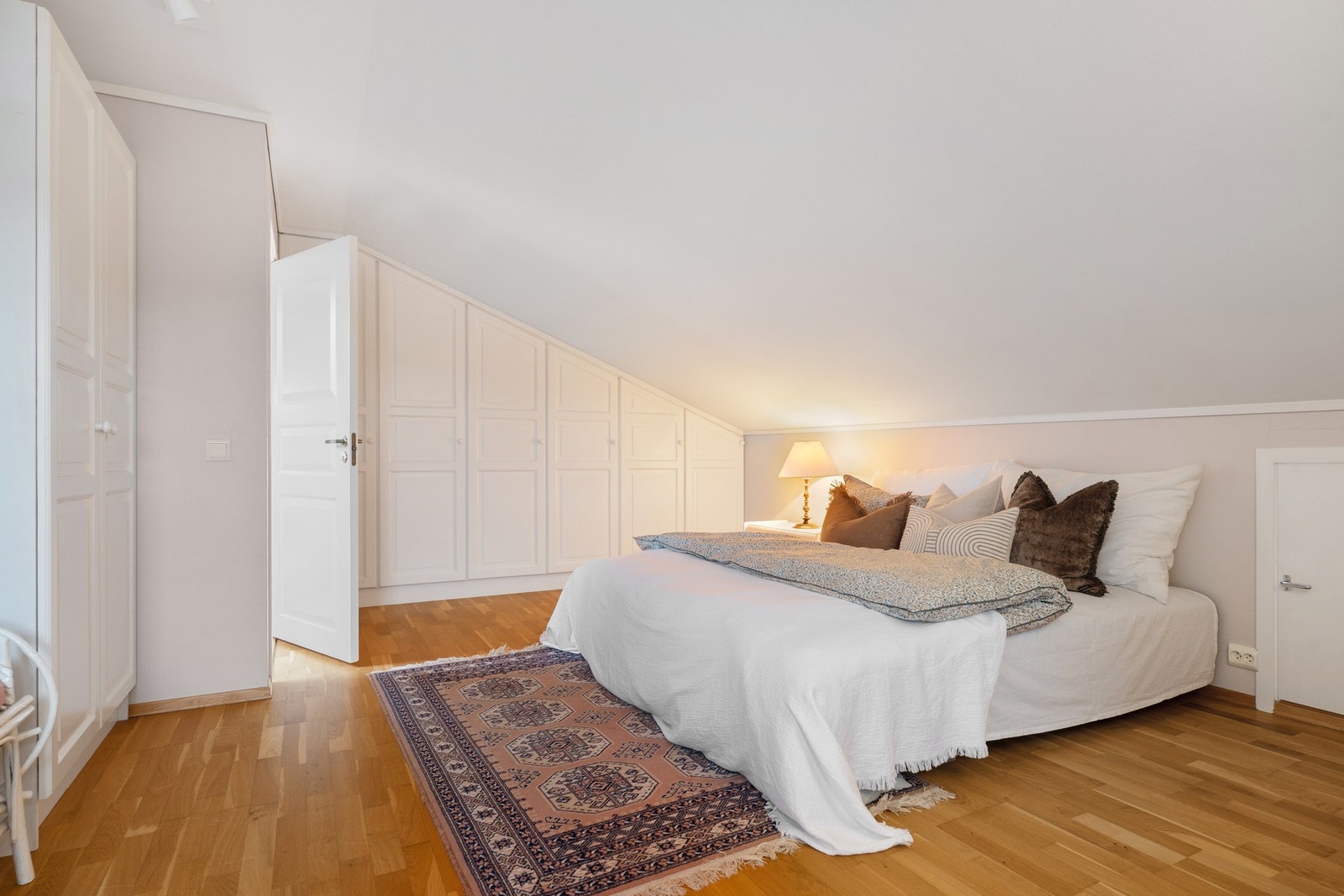 Den gode størrelsen gjør at det er god plass til ønsket møblement. Galleribilde