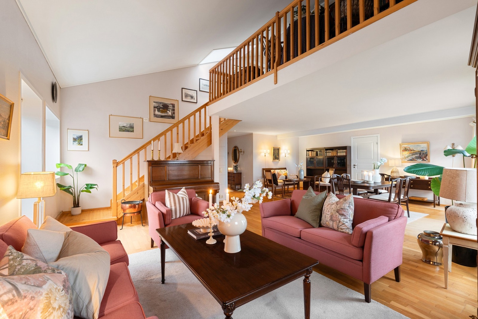 Merk M. Ramberg v/EiendomsMegler 1 har gleden av å presentere Sandgata 16. (Foto: Ekaterina Krogstad/Krogstad & Nervik Boligfotografer) Galleribilde