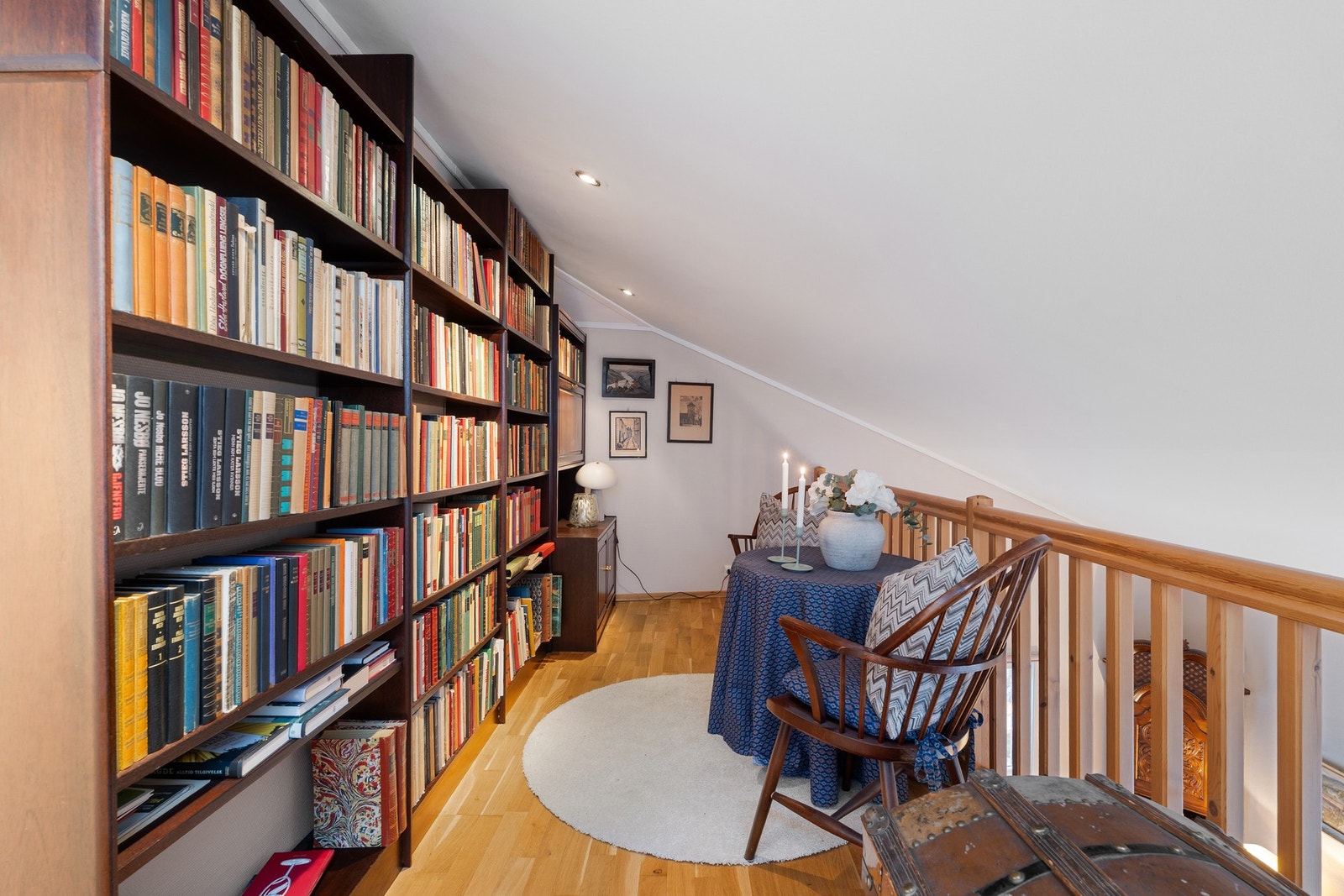 Hemsetasjen er på 31 kvadratmeter og inneholder bl.a. soverom, kontor og flere kott. Galleribilde