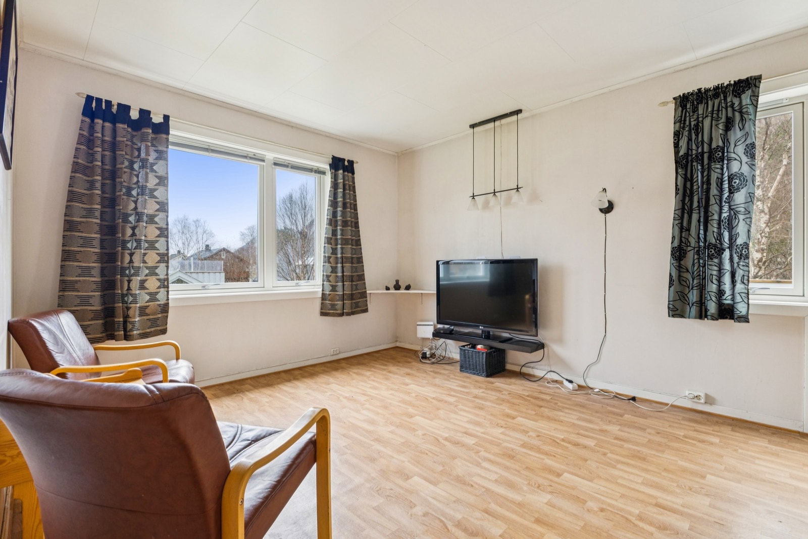 Leiligheten fremstår som et oppussingsobjekt med et godt mulighetsrom og sentral beliggenhet. Galleribilde