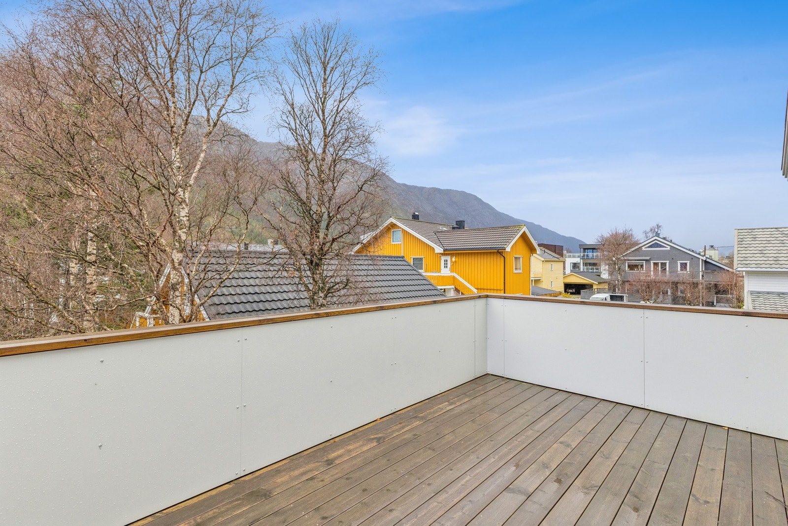 Direkte fra stuen får du en romslig balkong på ca. 13 m² vendt mot sørvest. Galleribilde