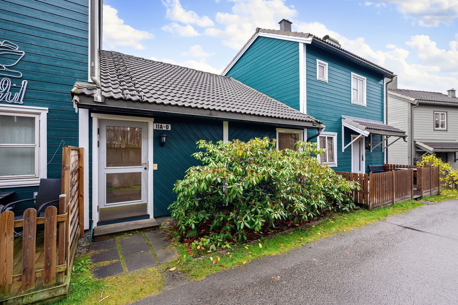 Eiendommen ligger i et etablert boligområde på Bøleråsen på Langhus i Nordre Follo Kommune med nærhet til skoler, barnehager og butikker. Galleribilde