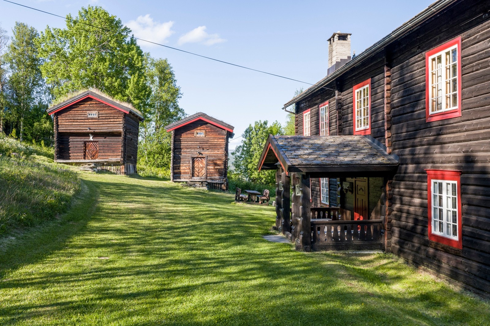 Velkommen til et sjeldent smykke i hjertet av Skåbu - presentert av PrivatMegleren Park v/ Christian Falkenberg. Galleribilde