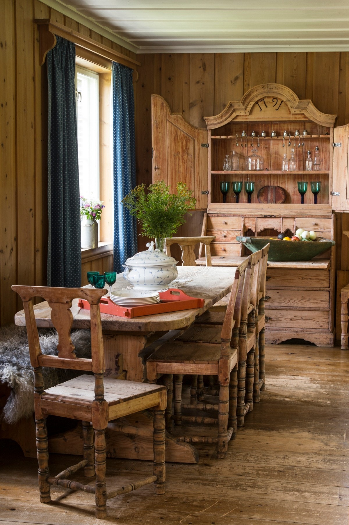 Skåbu, et lite fjellparadis 600 meter sydøst for sentrum, byr på en unik kombinasjon av natur, stillhet og historisk sus. Galleribilde