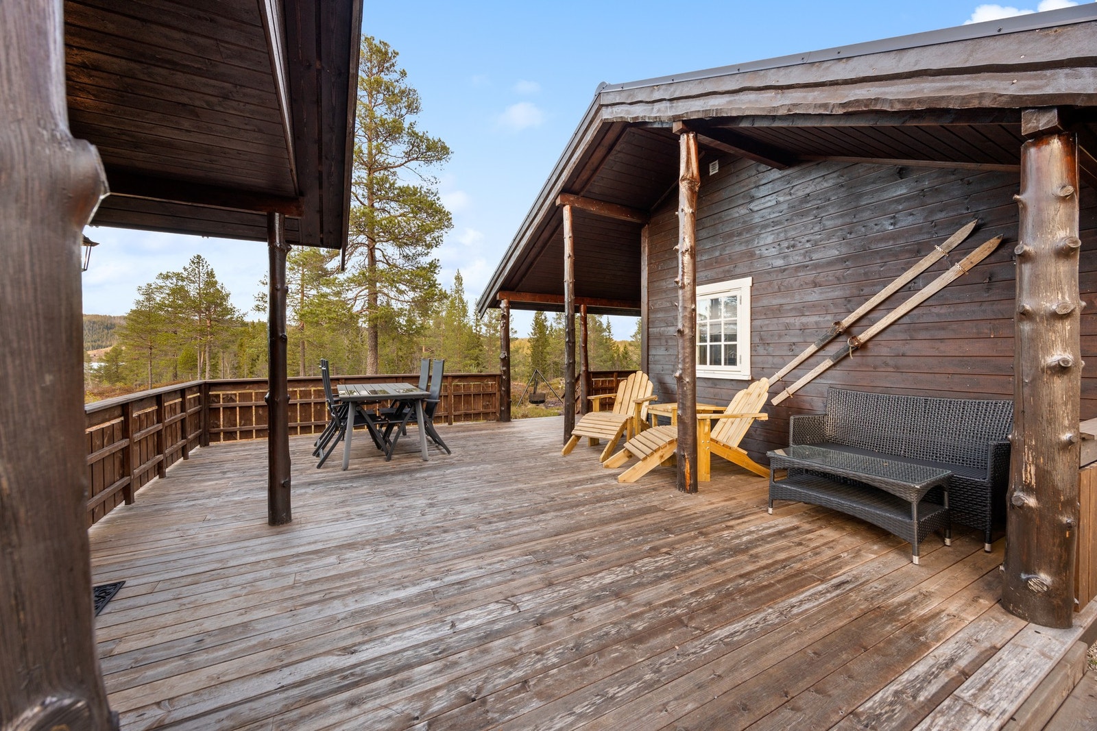 Pent opparbeidet med takoverbygde partier Galleribilde