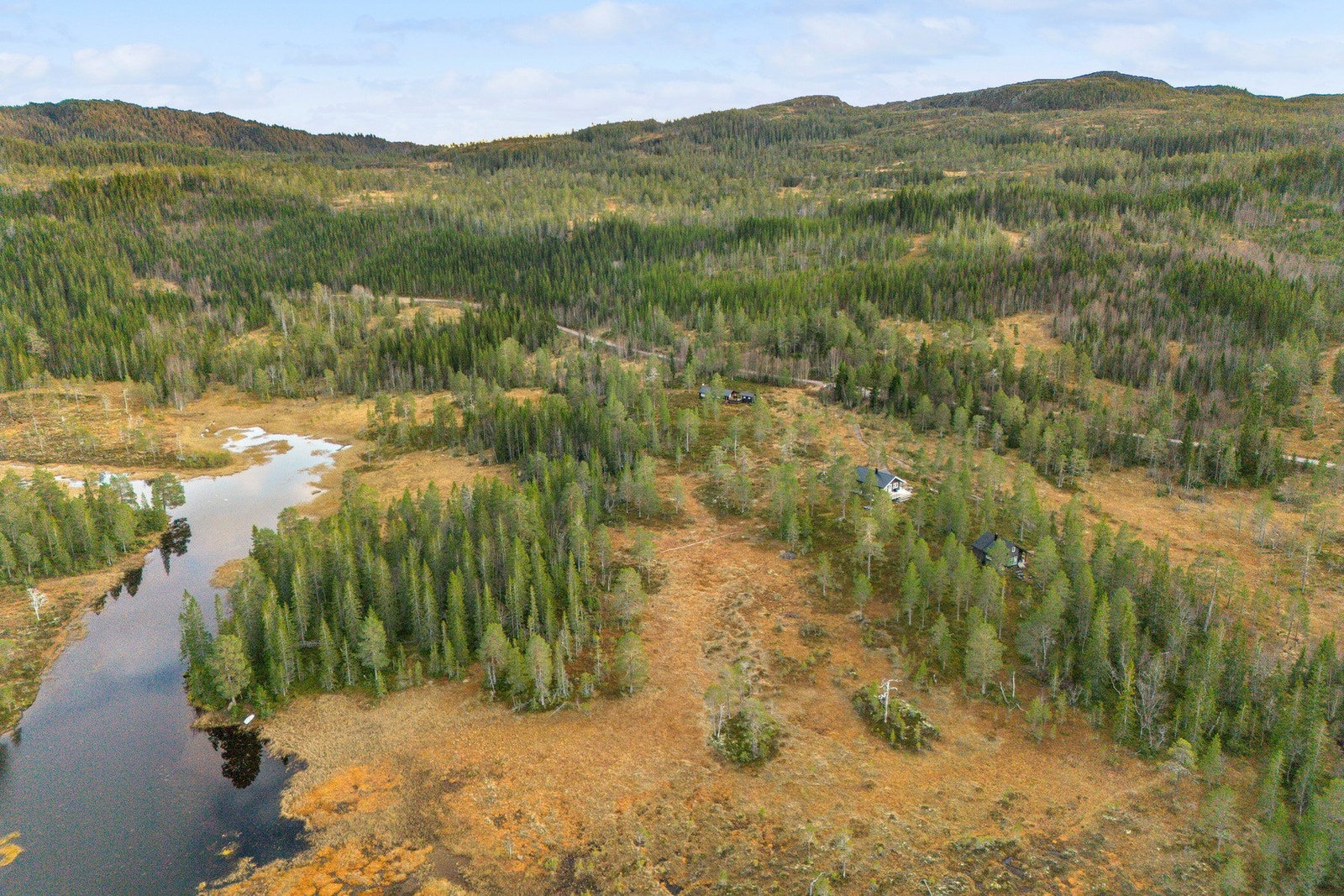 Det er mulighet for å ha båt rett nedenfor hytta. Galleribilde