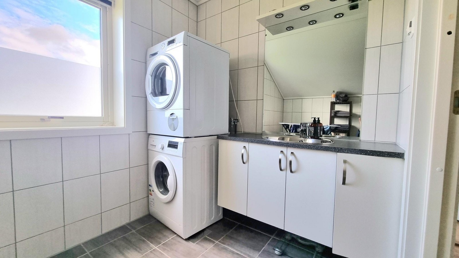 Opplegg for vaskemaskin og tørketrommel Galleribilde