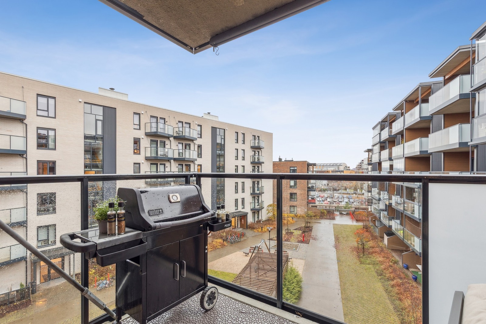 Balkongen har gode solforhold. Galleribilde