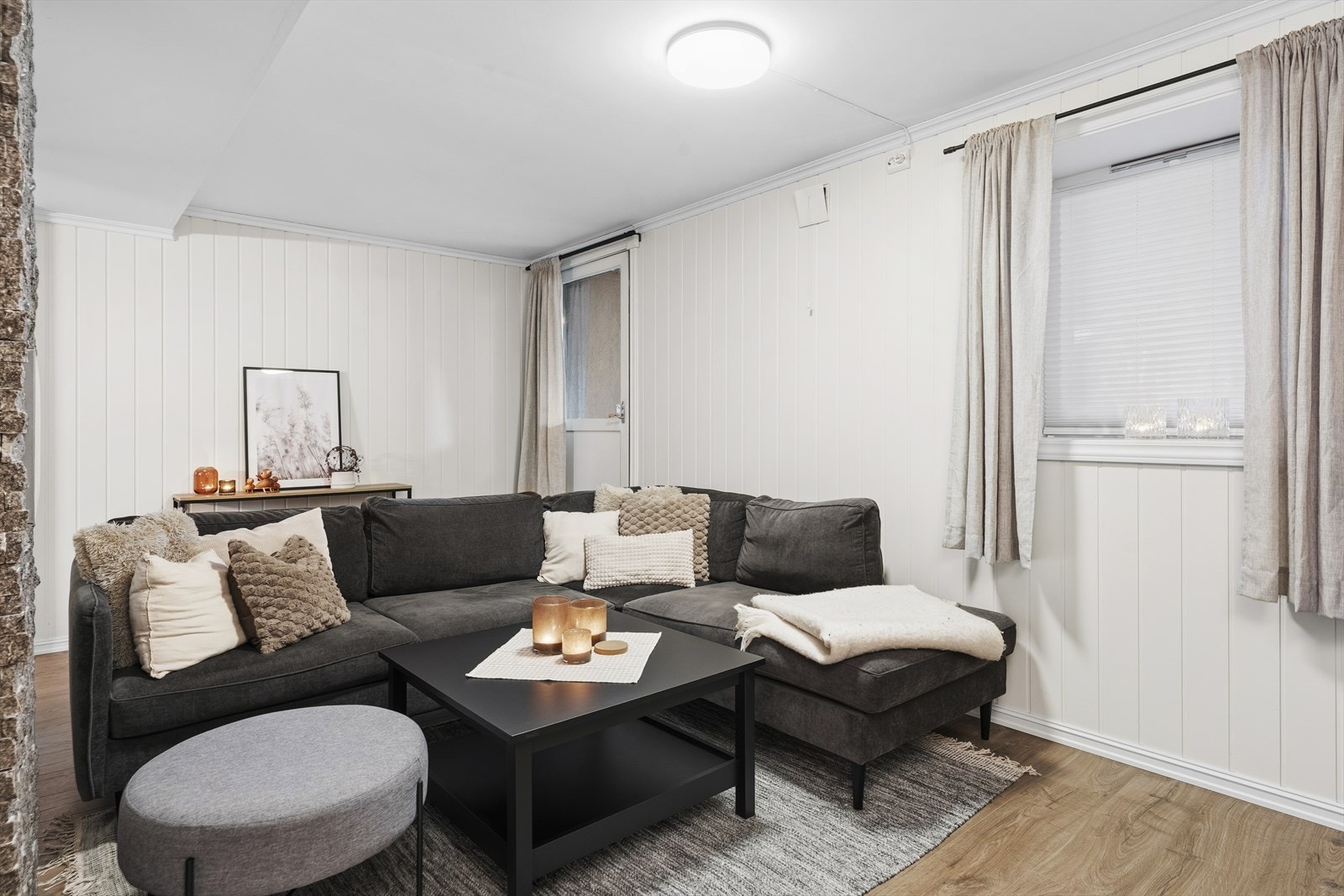 Stuen har utgang ut. Galleribilde