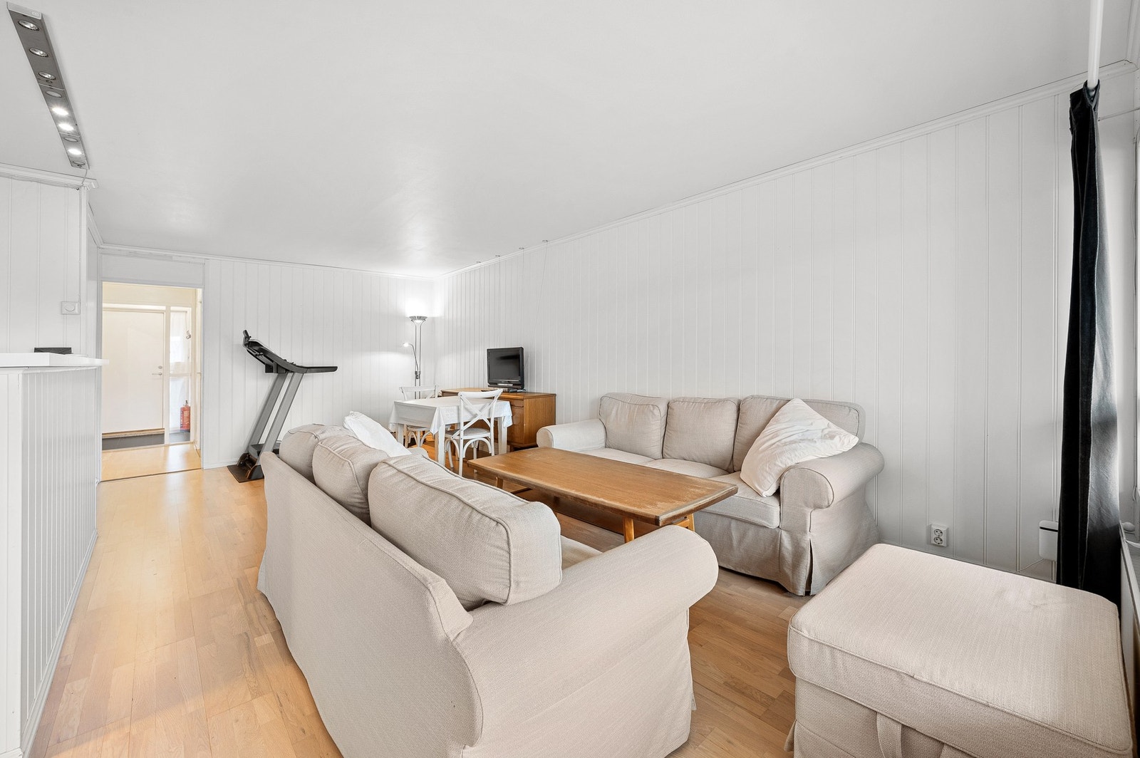 Stue/kjøkken på 31,5m² med gode møbleringsmuligheter. Galleribilde