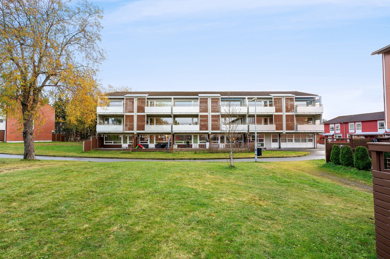 Rolig boområde nært Heimdal Sentrum. Gangavstand til butikk, barne- og ungdomsskole, bussforbindelse og legekontor. Galleribilde