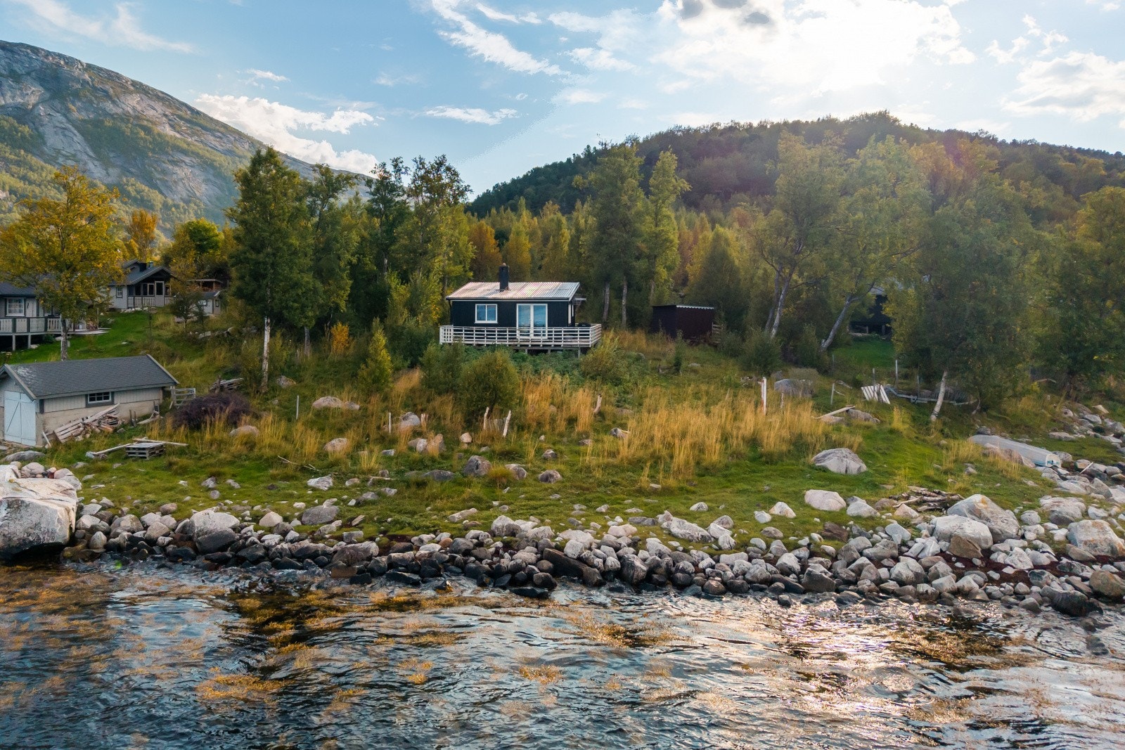 Med bare en knapp time i bil fra Bodø, er området lett tilgjengelig - og byr på flotte naturopplevelser både til lands og til vanns Galleribilde