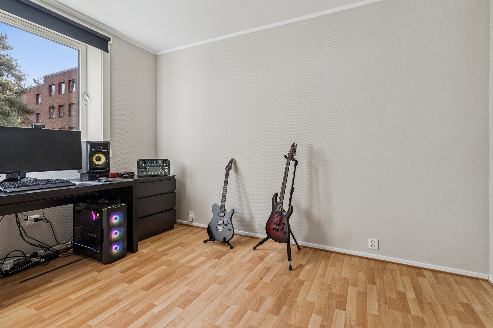 Soverom 2 er av god størrelse og med plass til dobbeltseng. Galleribilde