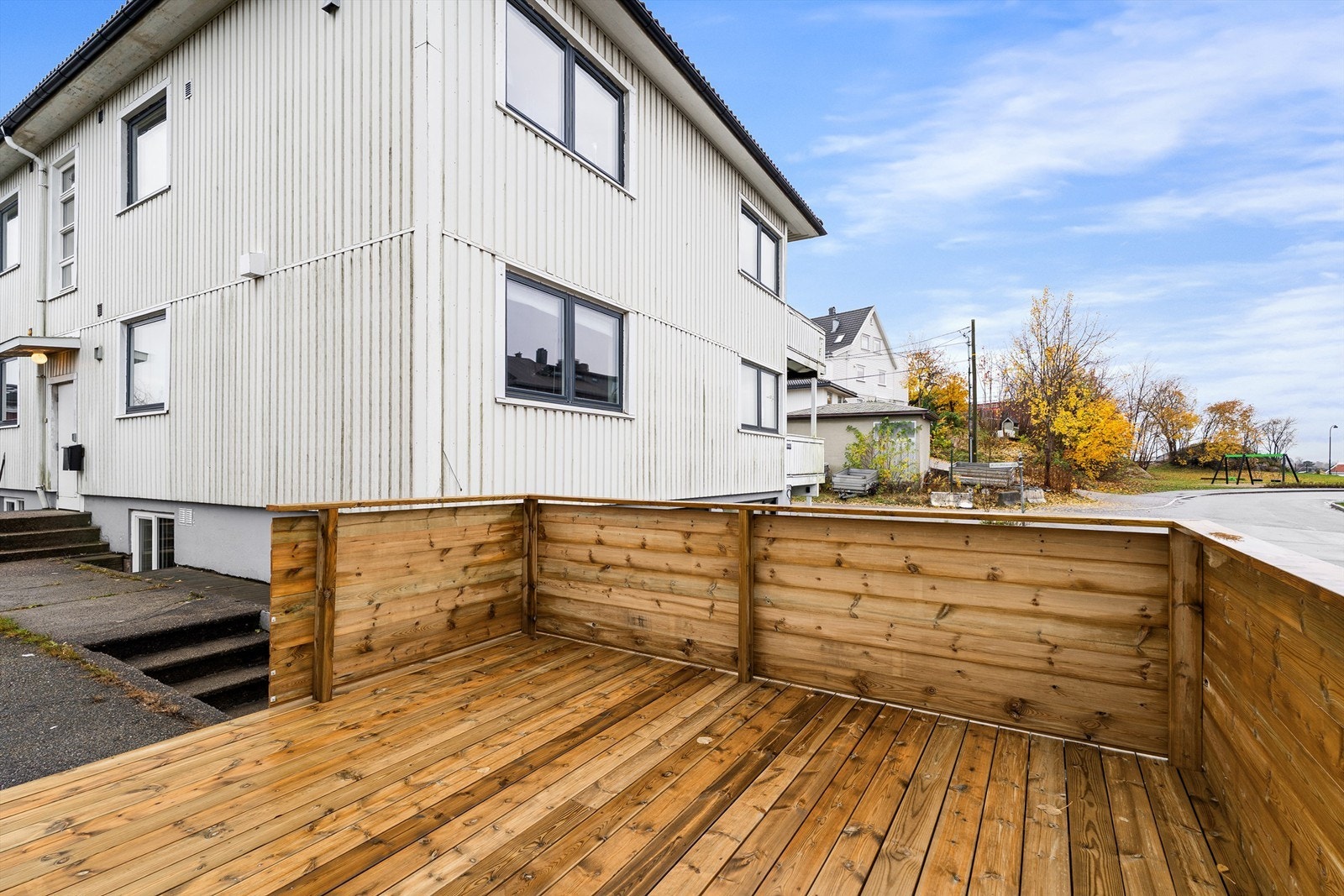 Denne uteplasser deles felles med naboleiligheten Galleribilde