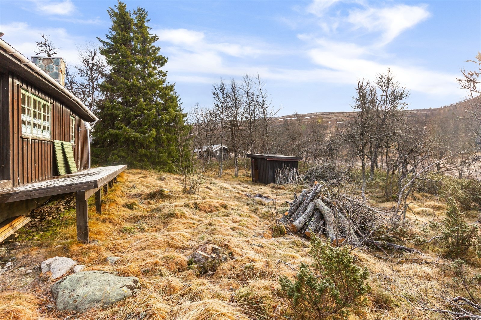 Her kan en samles til hyggelige stunder ute i det fri sommer som vinter, gjerne rundt en varmende bålpanne. Galleribilde