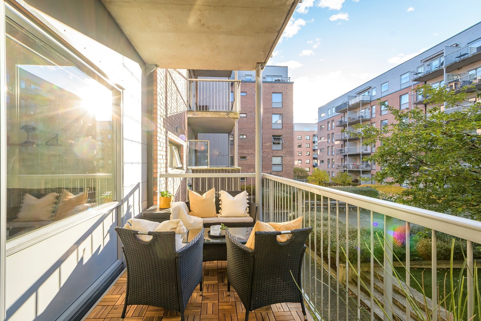 En lekker 3-roms med garasjeplass, balkong på 8 kvm og kjøkken fra 2022. Galleribilde