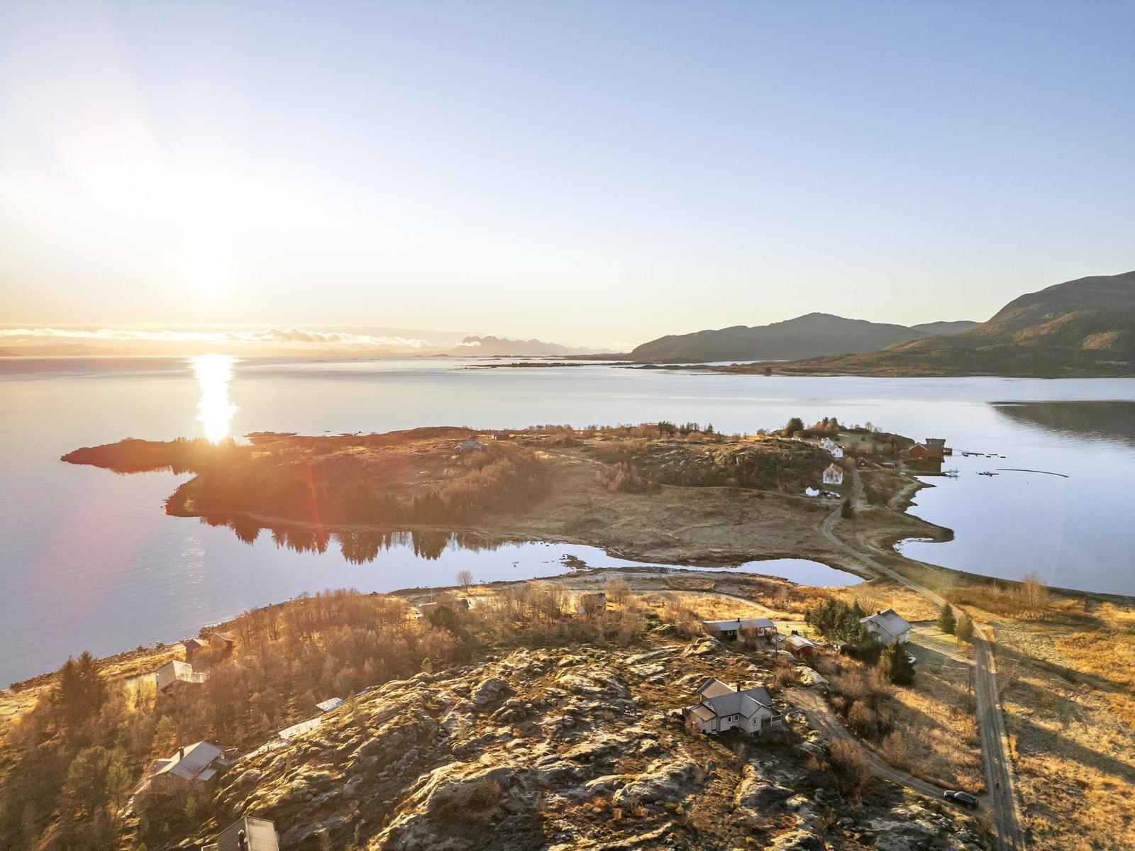 EIE eiendomsmegling v/Runar Bjørkelund har gleden av å presentere Svensgamvegen 86!
Foto: Cinematic Photography v Martynas Milkevicius Galleribilde