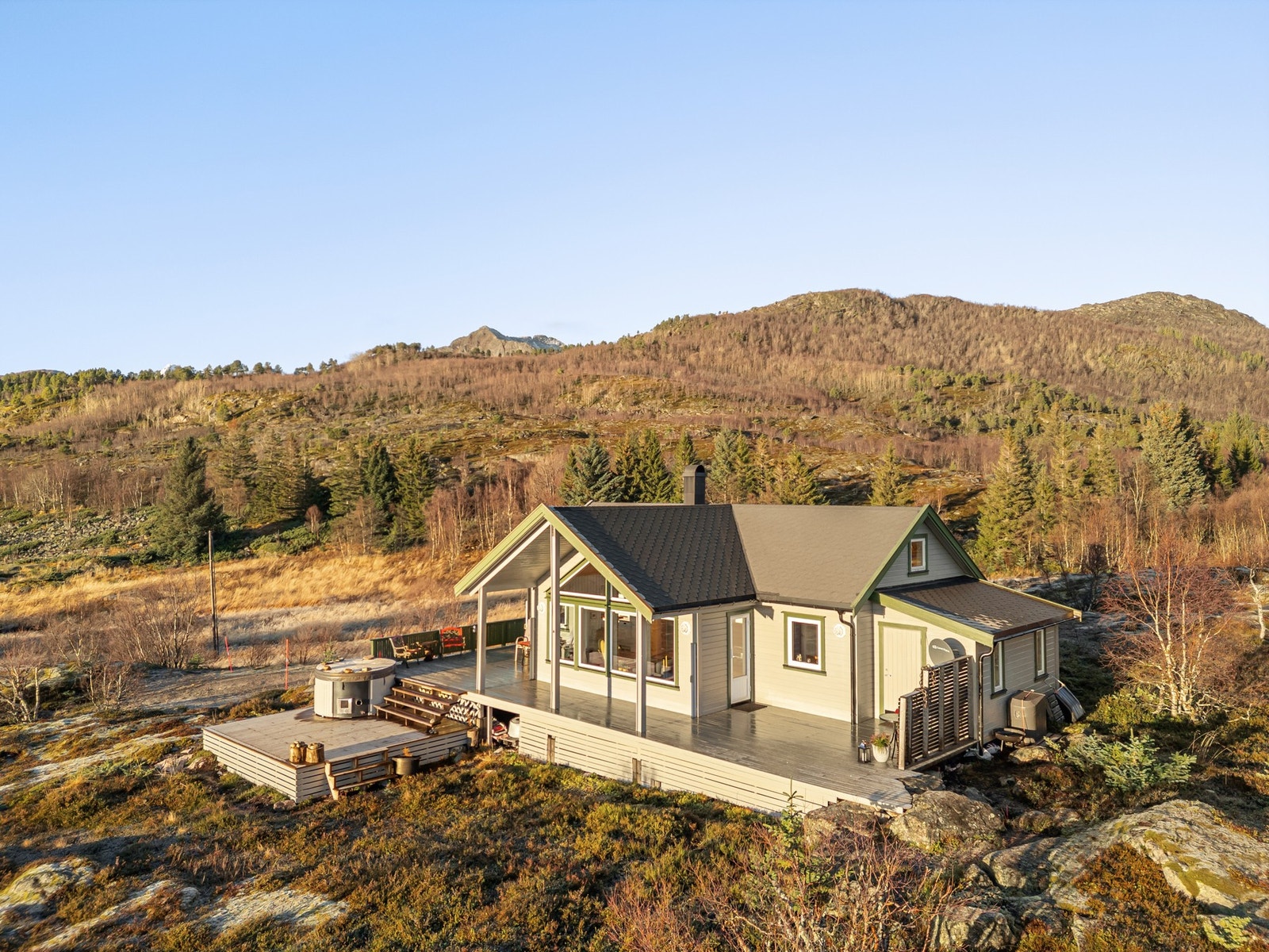 Usjenert beliggenhet med svært gode solforhold Galleribilde