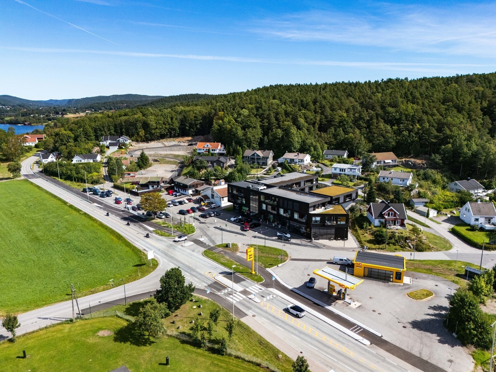 Like ved tomtene ligger det en flott Kiwi butikk og café, samt en sjarmerende restaurant på Monehaven. Galleribilde