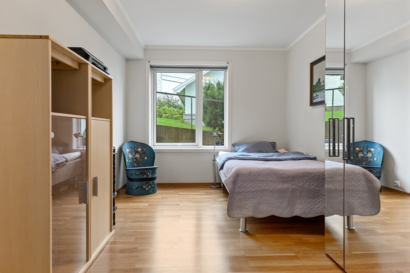 Romslig soverom av god størrelse Galleribilde