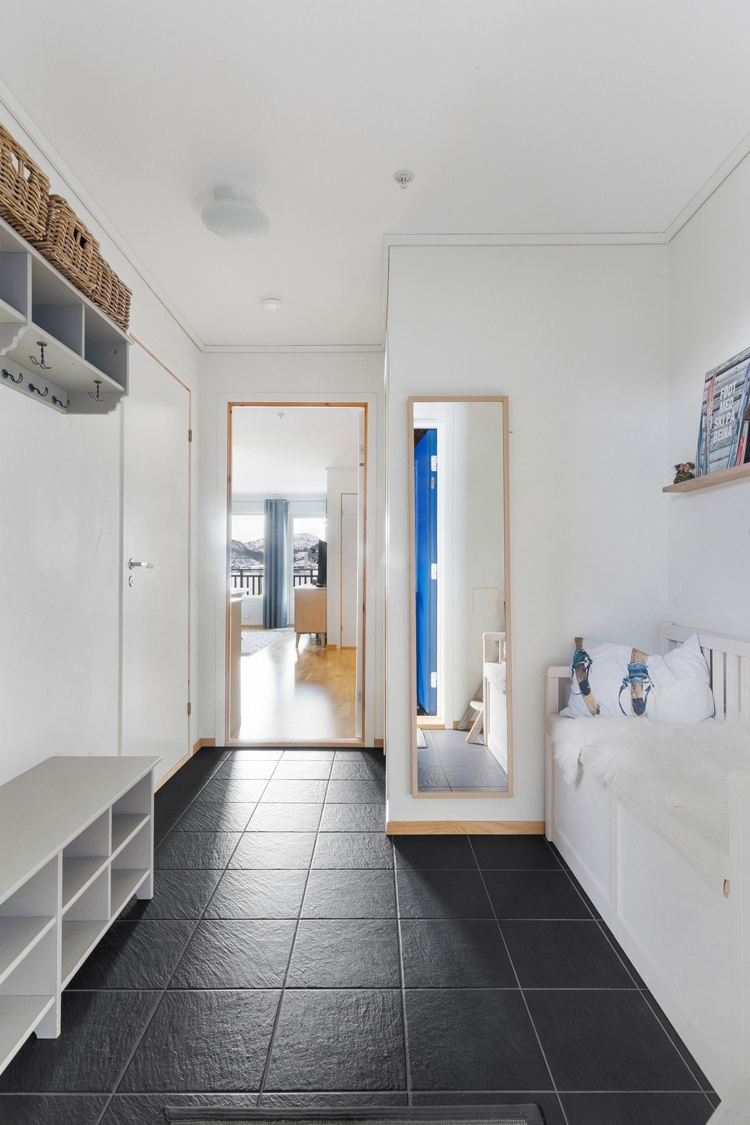 Entré/gang med fliser og varmekabler Galleribilde