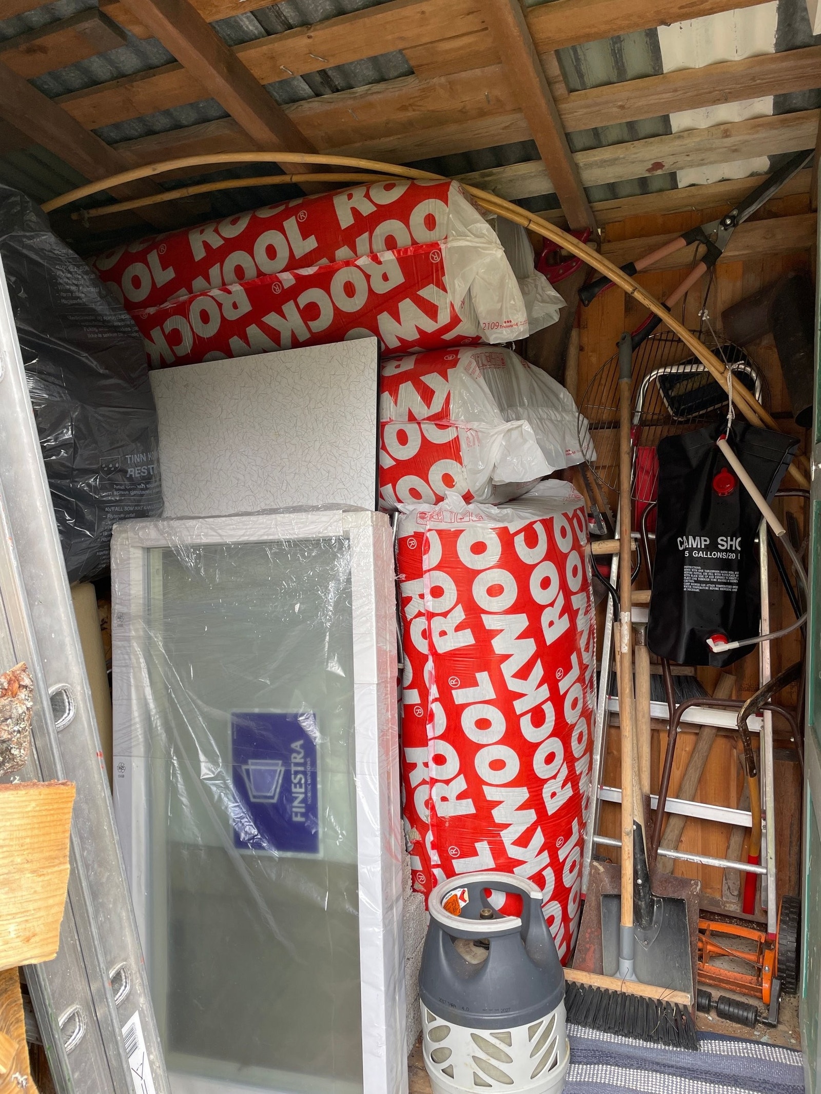 Isolasjon og nytt vindu til soverommet Galleribilde