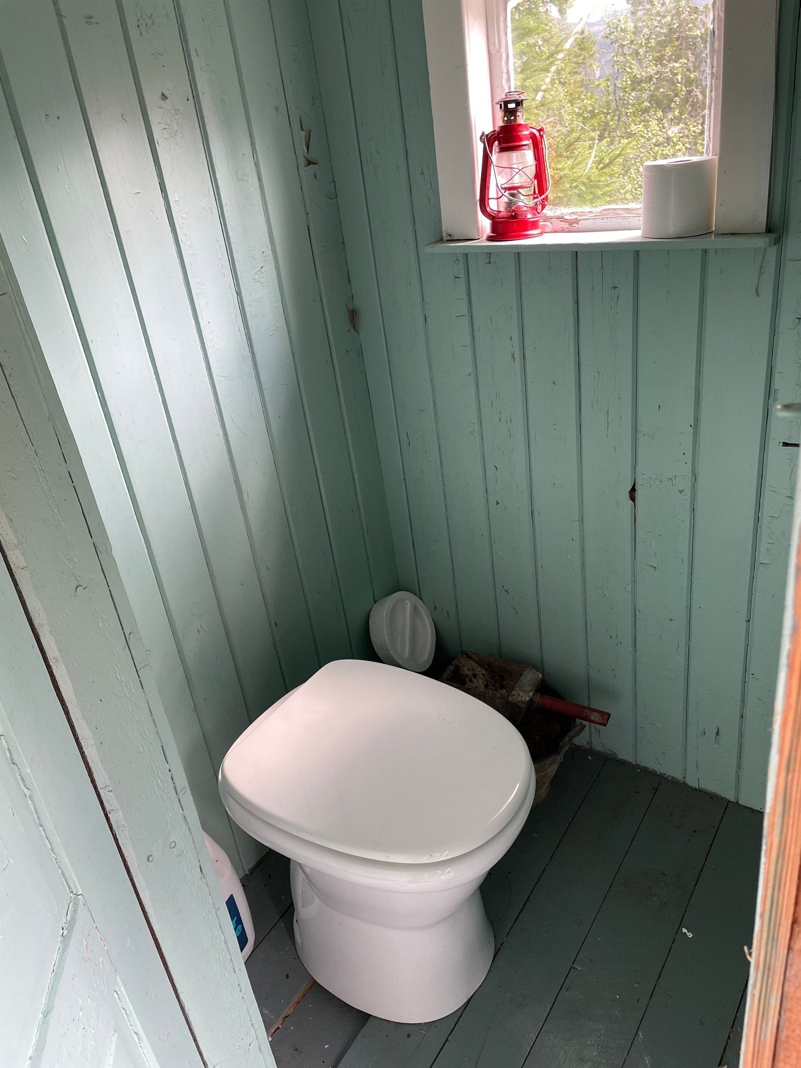 Poselens toalett. Har kjøpt sånn Wera hyttesystem kosta kr 35.000,- men har ikke installert men følger med Galleribilde