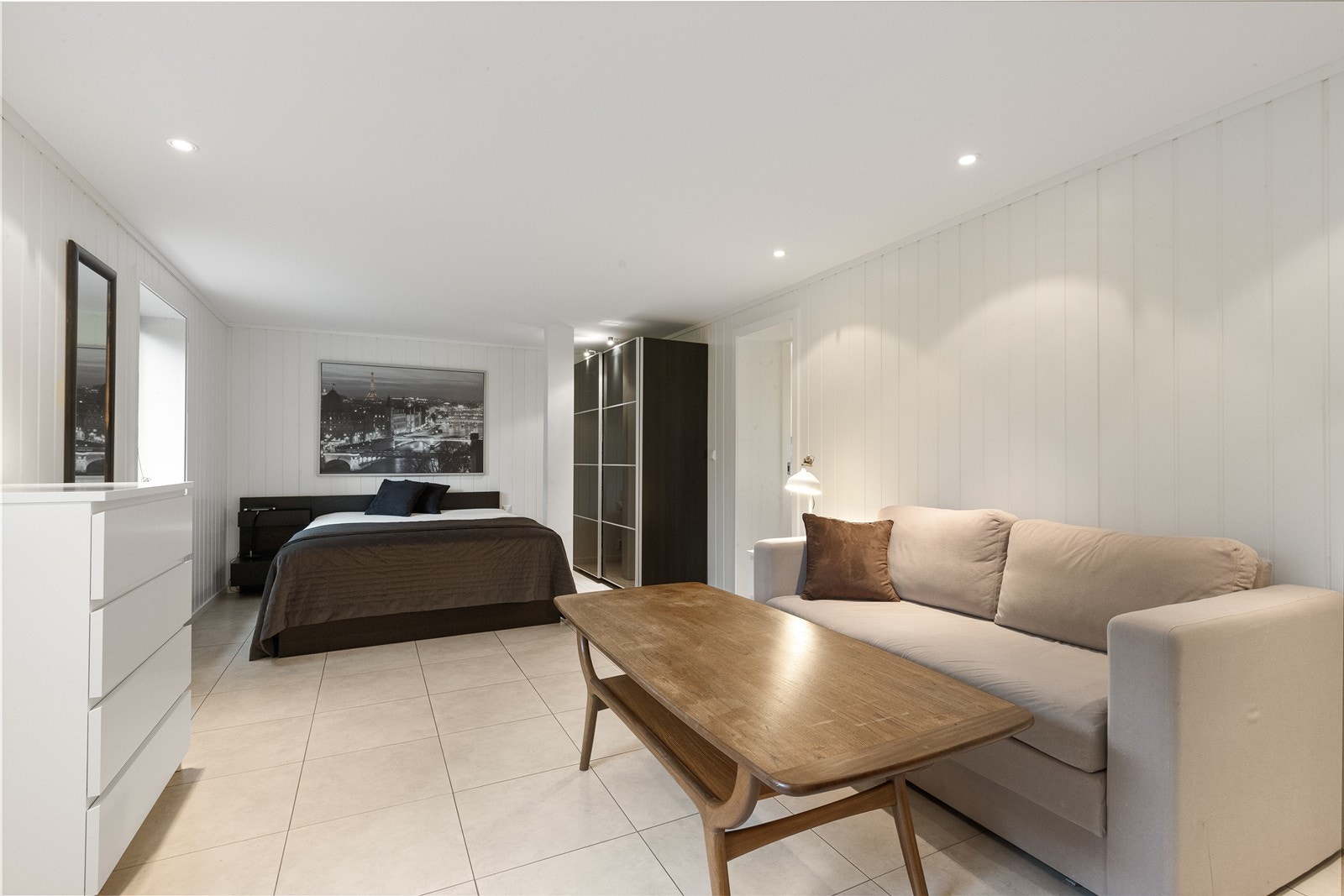 Innredet rom i kjelleretasje Galleribilde