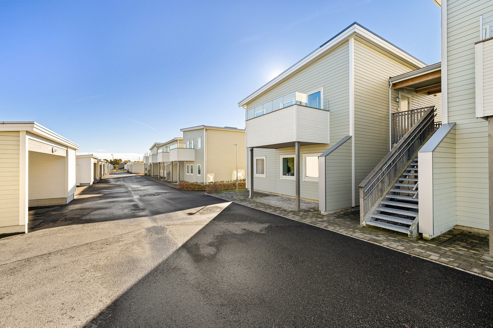 Første etasje er ensbetydende med enkel adkomst til leiligheten - helt uten trinn. Galleribilde