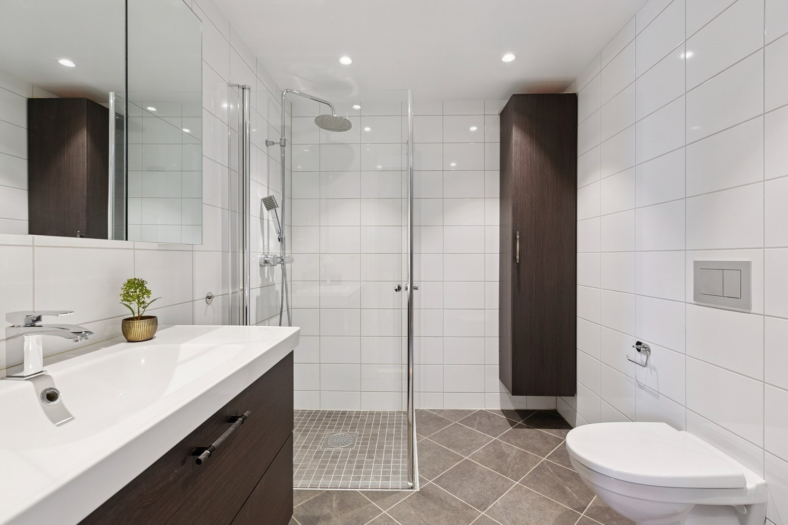 Delikat og moderne bad på 5m². Galleribilde