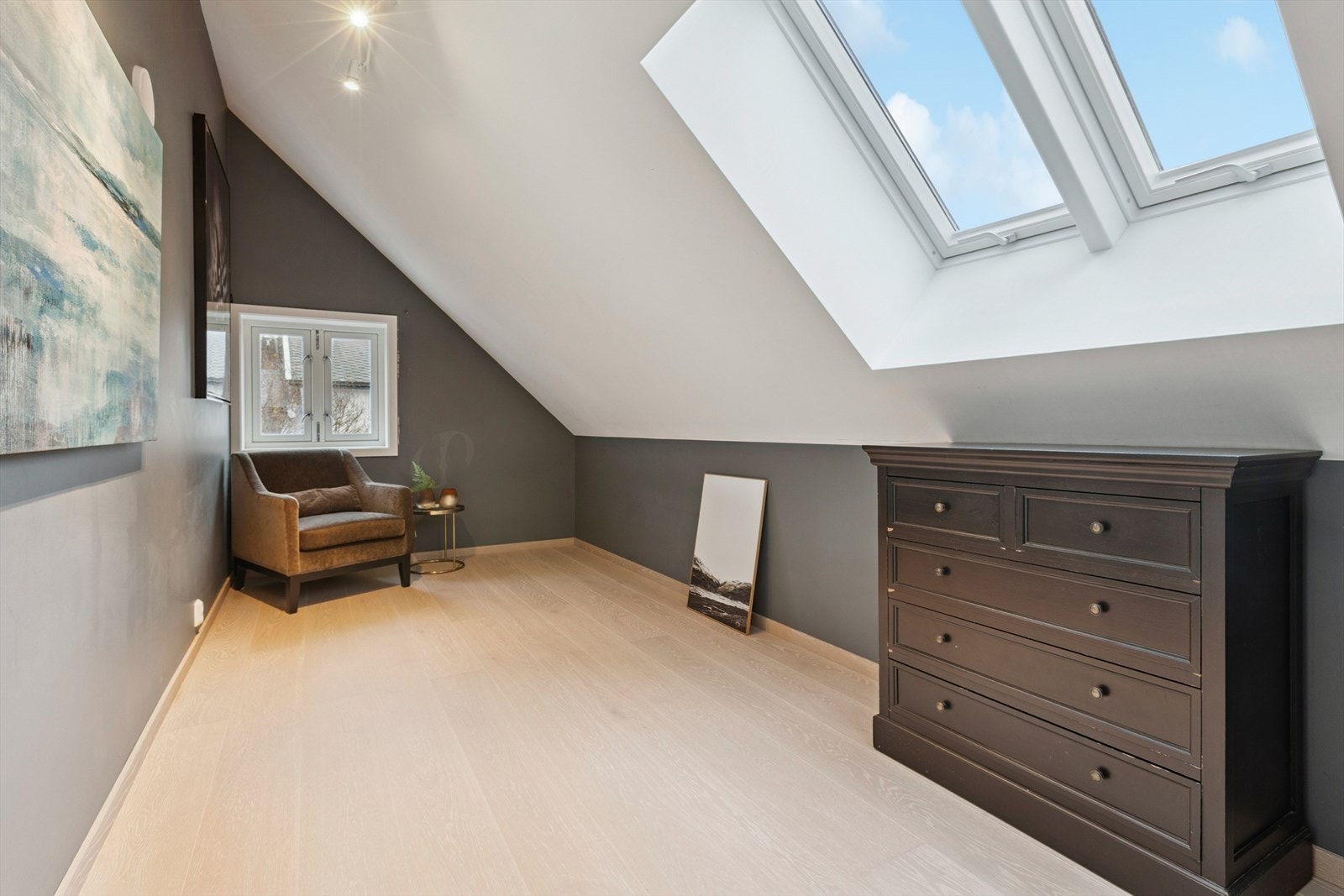 Soverom nummer 3 er også på god størrelse, og strekker seg over 10m². Galleribilde